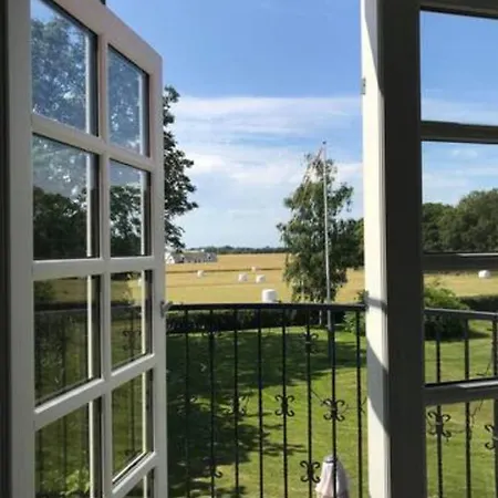 Authentic House, View, Close To Aakirkeby 아파트 Åkirkeby